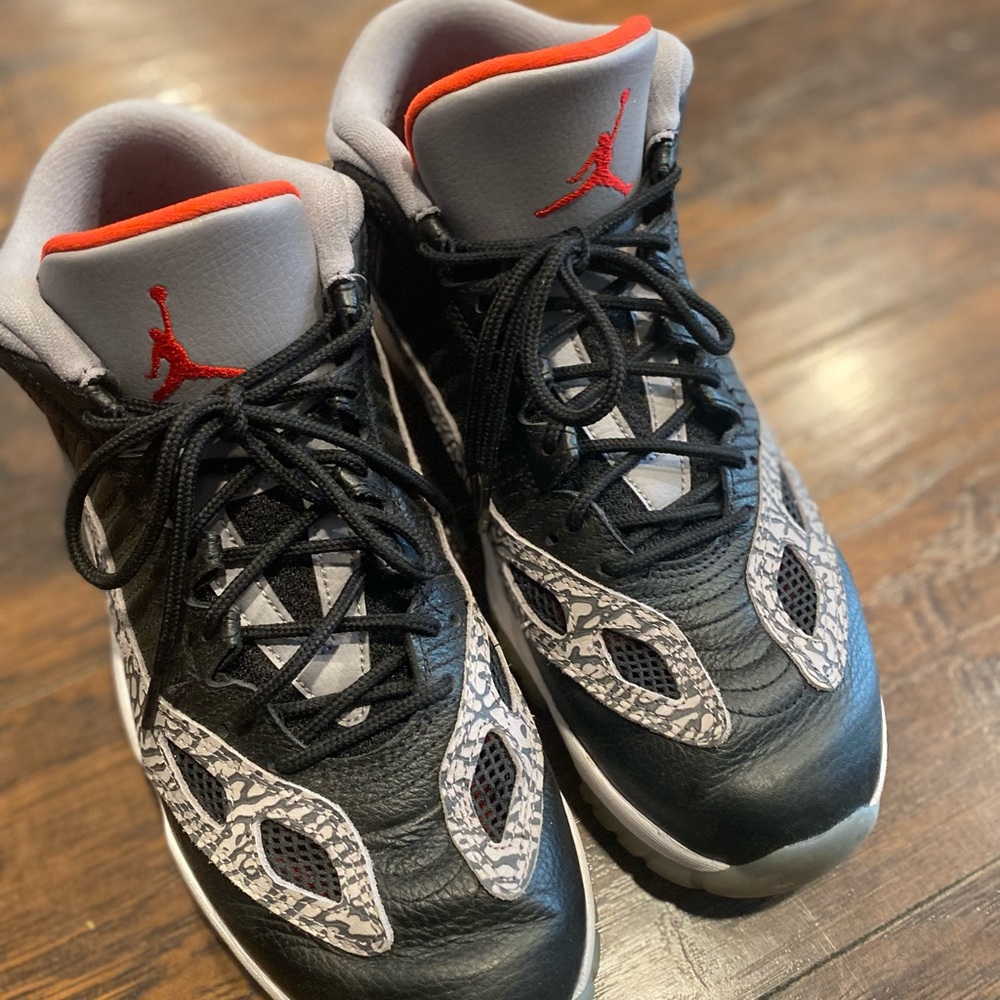 Jordan 11 Low Cement